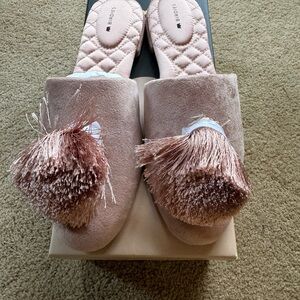 Brand new, never worn, Birdies Songbird slides. Blush color. Size 9.